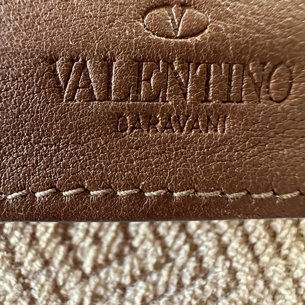 VALENTINO GARAVANI MENS/UNISEX ROCKSTUD LEATHER CARD HOLDER WALLET.